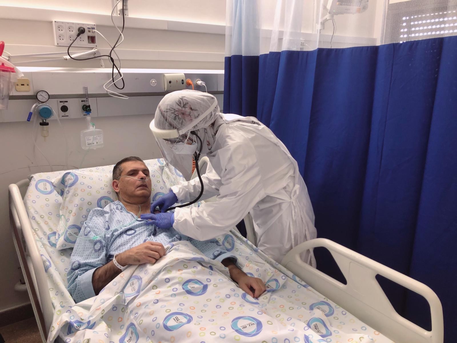 ביום הראשון במחלקת הקורונה - הסטאז'רית פגשה מטופל מפתיע