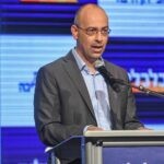 זליכה מציג את חברי הרשימה: 4 פרופסורים בראש