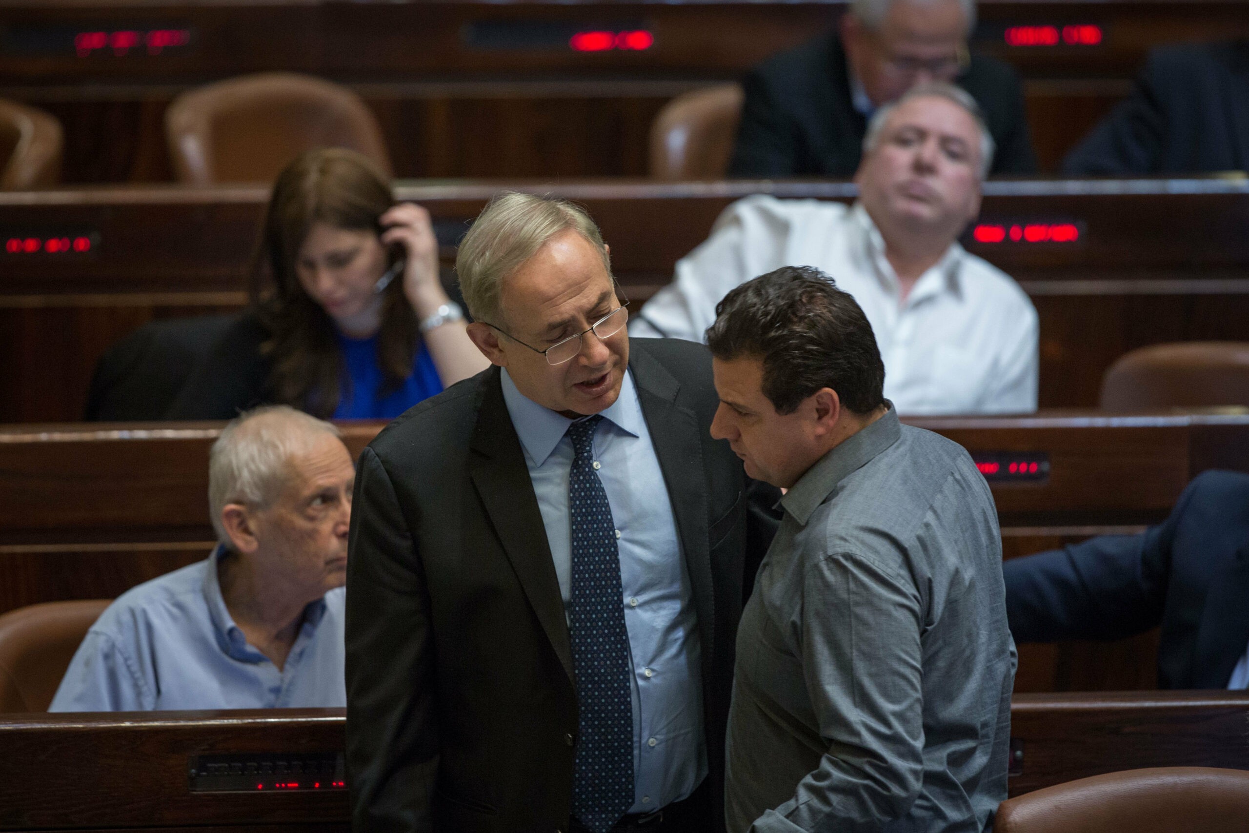 "אתה תוקף מתפללים": לקראת סיום הרמדאן - נתניהו ועודה בעימות בערבית