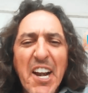 פעיל השמאל הקיצוני מאבד את העשתונות | צפו