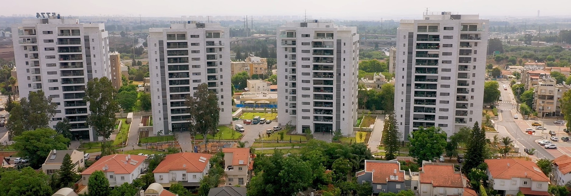 מחכים לכם-בשדרה הירוקה אזור , הגן הקסום של גוש דן