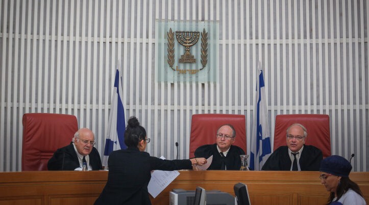 בג"ץ: אלמנתו של זכאי שבות זכאית לאזרחות ישראלית ולמעמד עולה