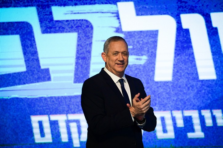 לפרוש? גנץ דווקא עולה | סקר מנדטים