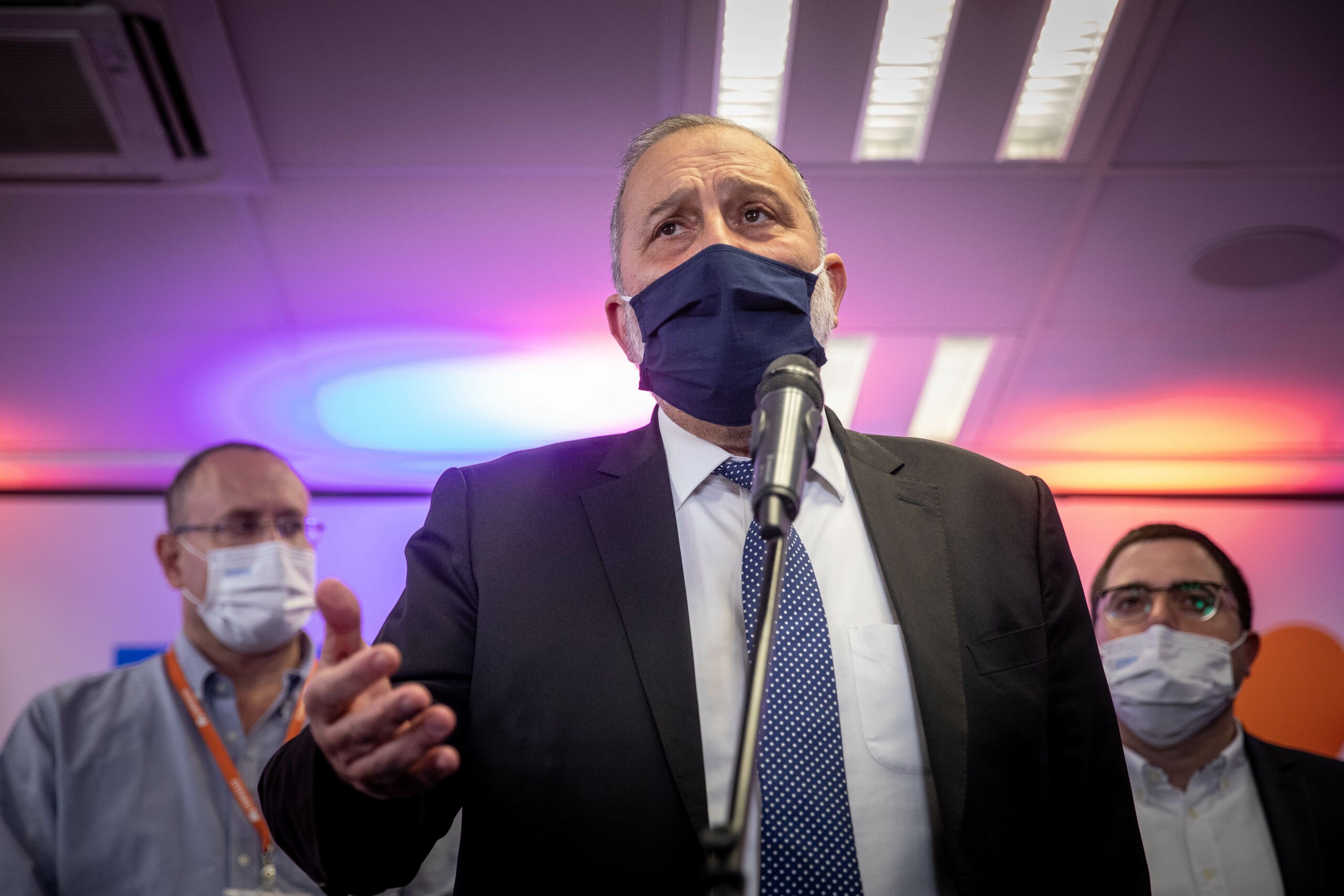 ישפיע? "8000 עובדי הקלפיות של ש"ס  - רק מתחסנים ומחלימים"