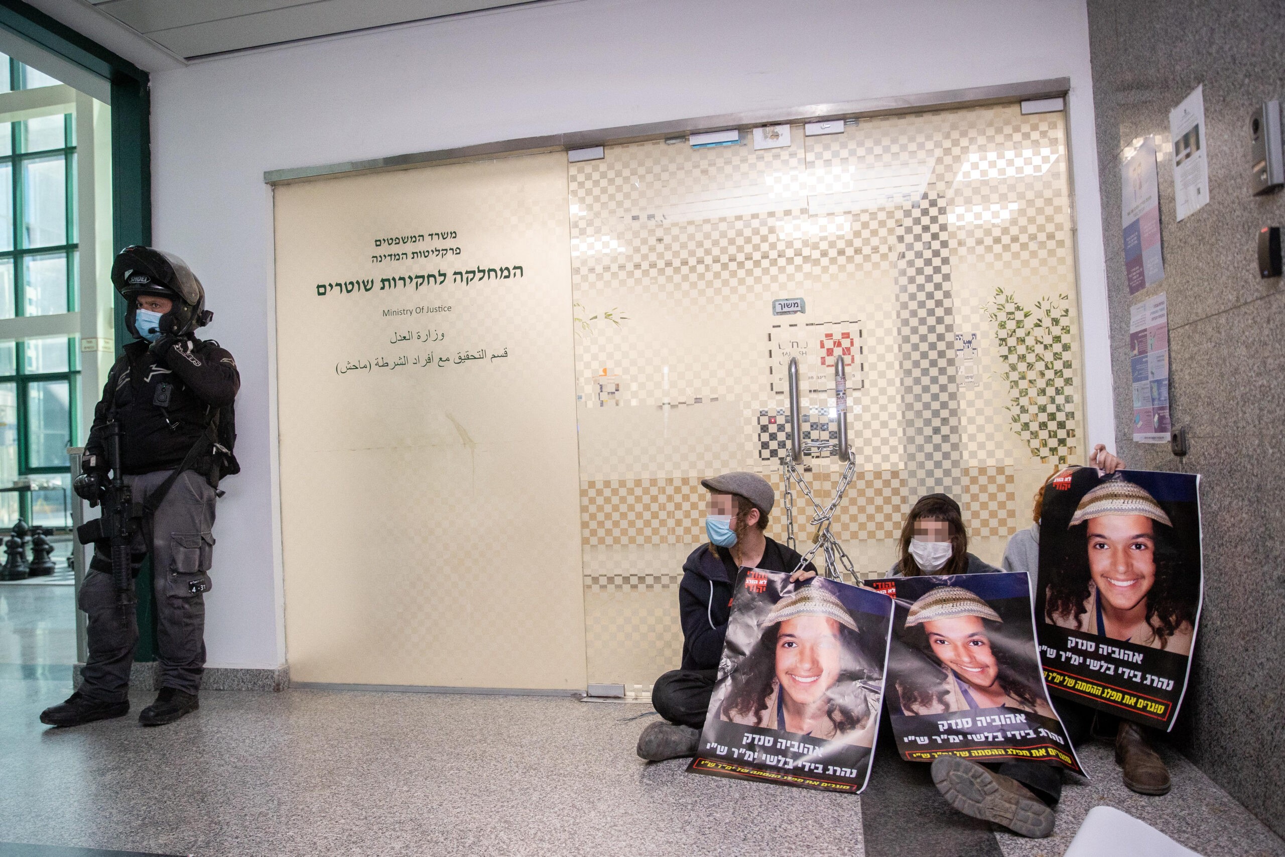 שני שוטרים ואזרח נחקרו במח"ש בחשד לתקיפת ערבי במחסום