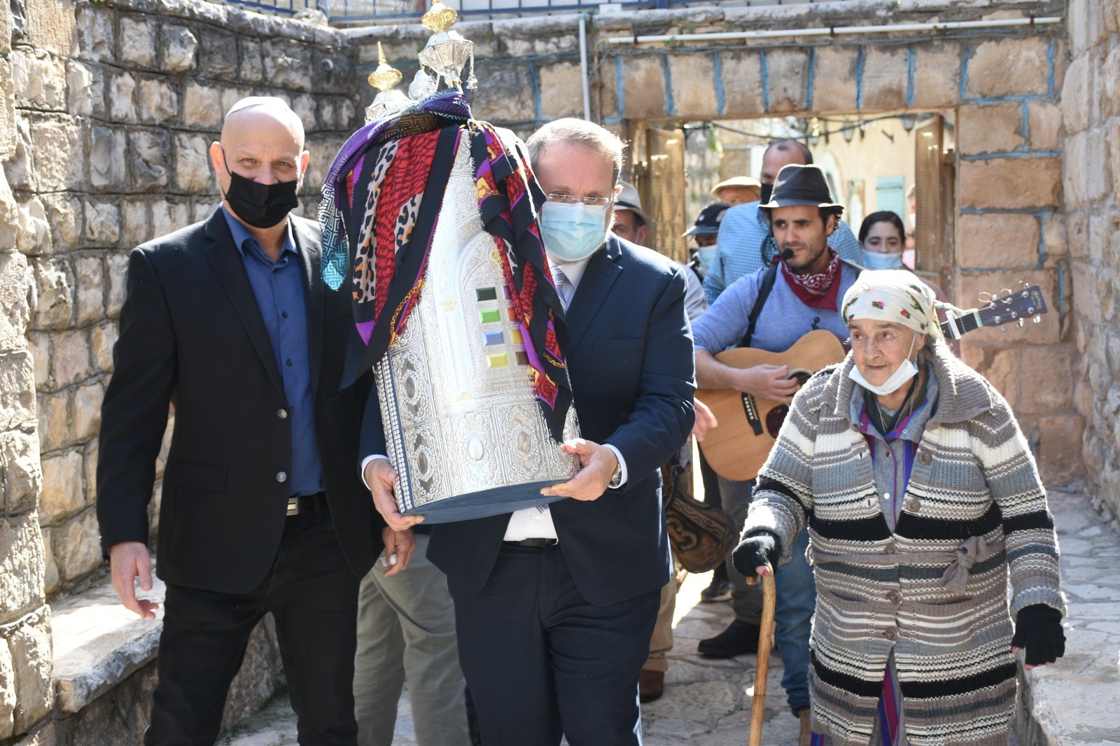 כתב אישום הוגש נגד החשוד המרכזי בגניבת שבעה ספרי תורה בשדרות