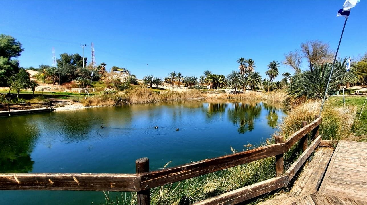 מקום שכדאי להכיר: האגם הקטן בערבה מחכה לכם