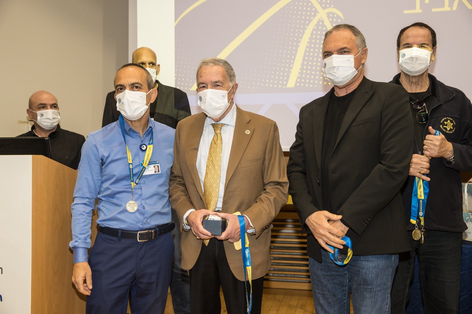 כוכבי העבר של מכבי ת"א הגיעו לאיכילוב להגיד תודה | צפו