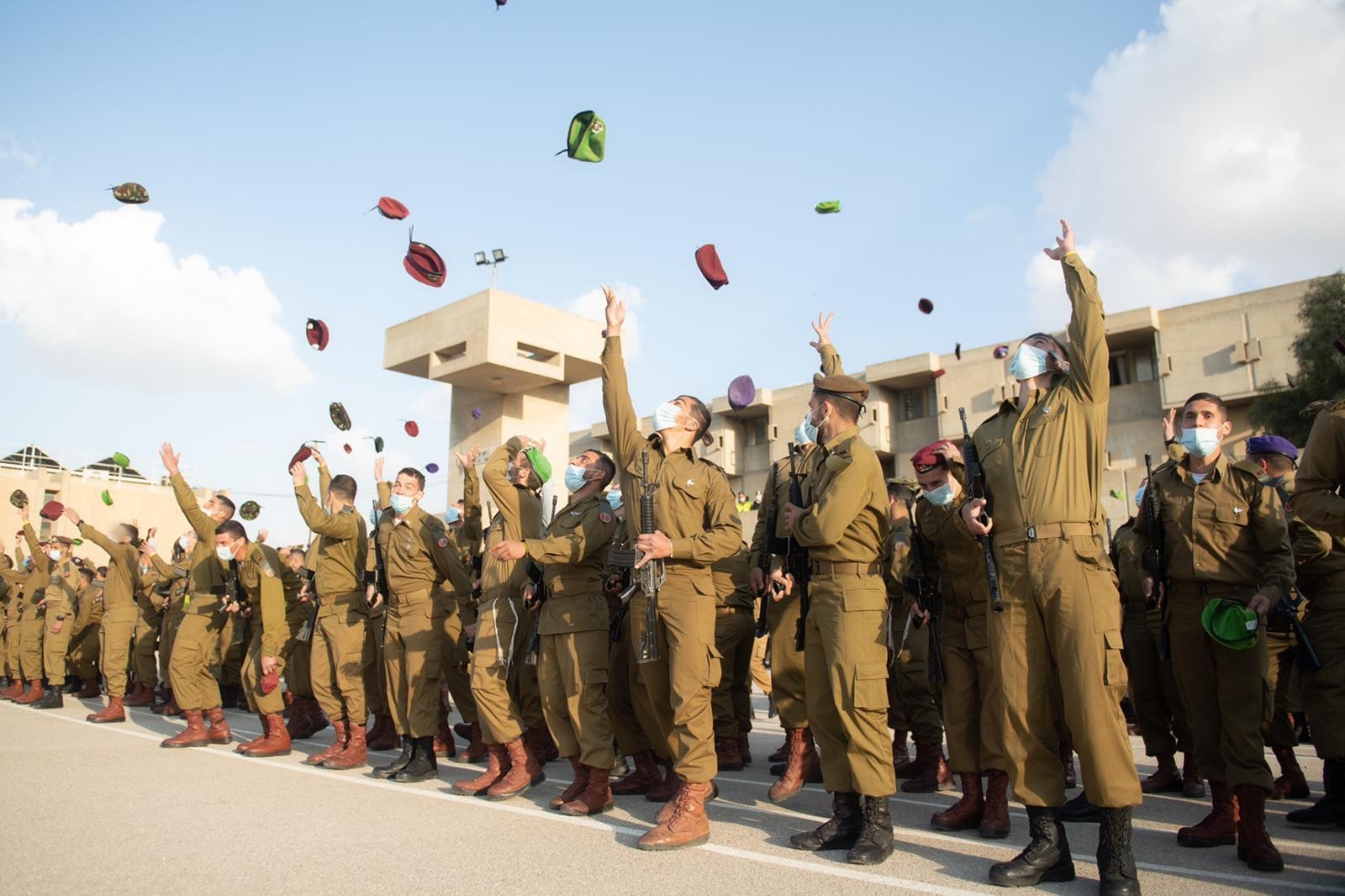 מה הקצינים החדשים מעדיפים - שניצל א' או קוסקוס?