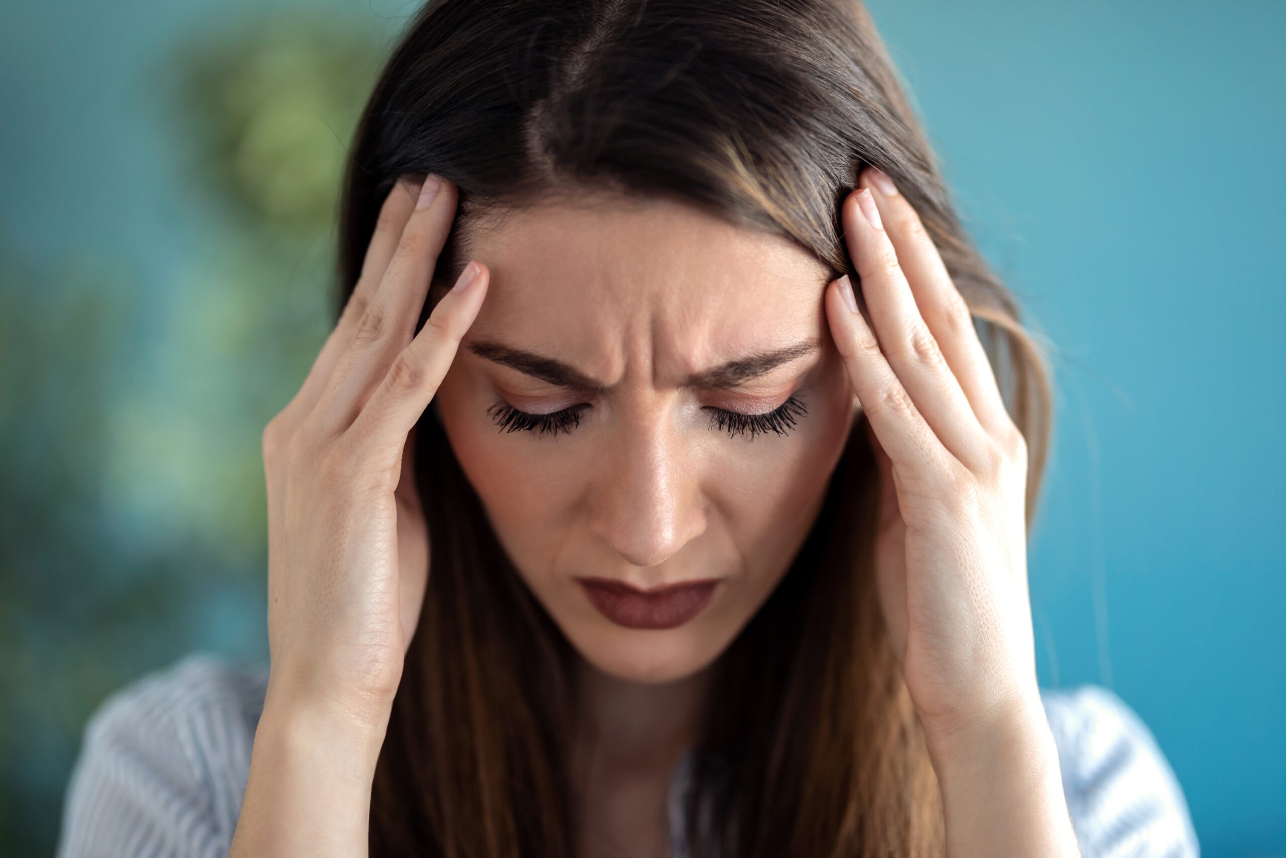 הראש מתפוצץ? חמש תרופות טבעיות לשיכוך הכאב