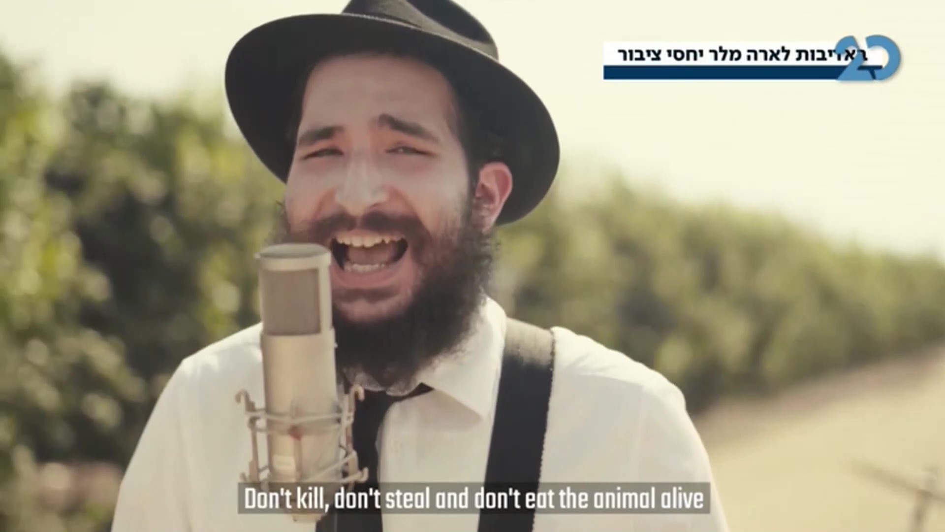 זמר רוקנרול חרדי שר באנגלית על מצוות - ויש גם סיפור מאחורה