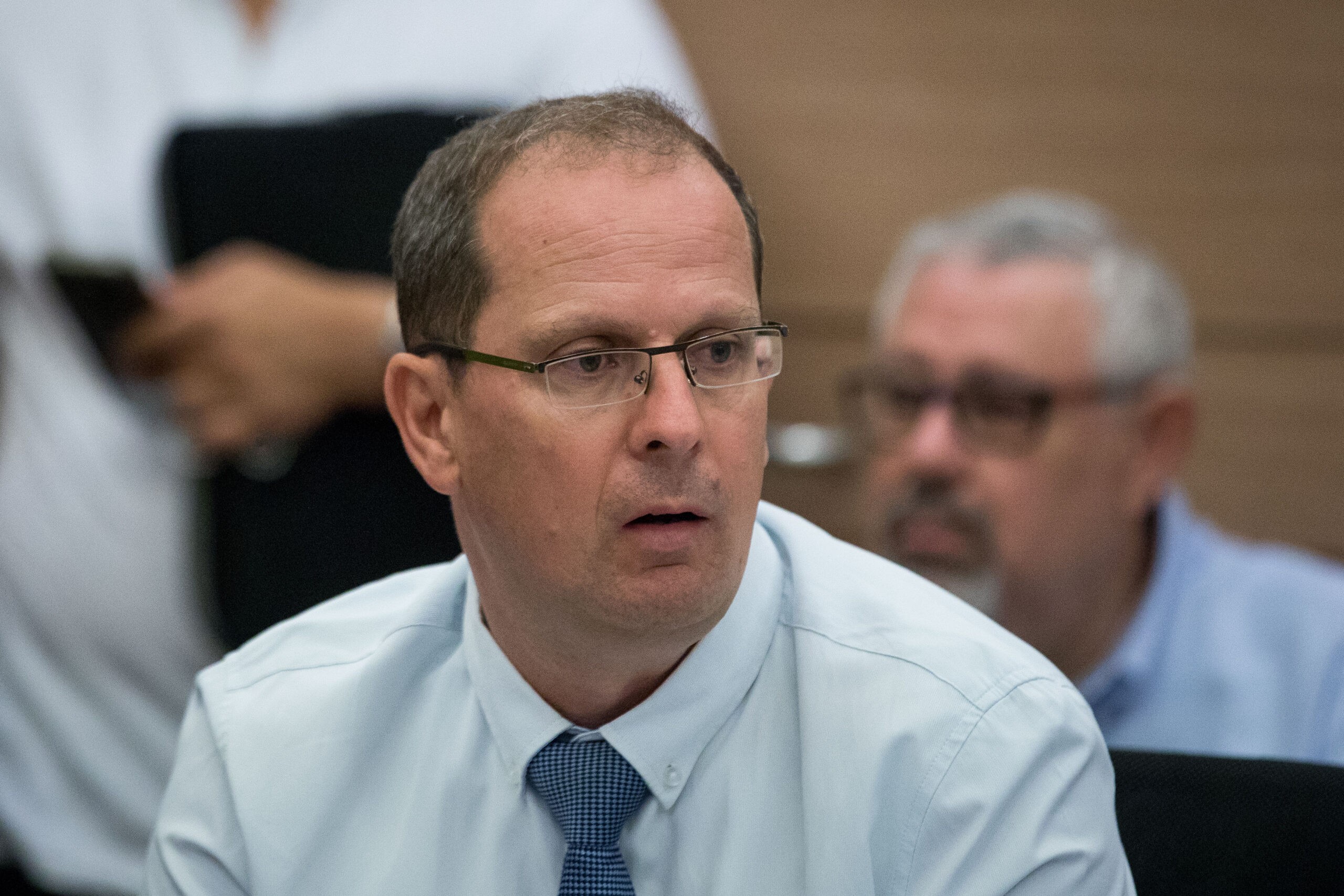מקלות בגלגלים: המשנה ליועמ"ש נזרי מבהיר כי מעסיקים לא יוכלו לחייב עובדים להתחסן