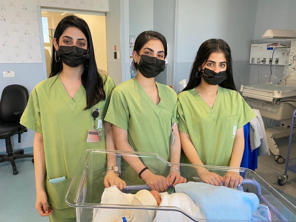 מרגש: שלוש האחיות סוגרות מעגל בבית החולים