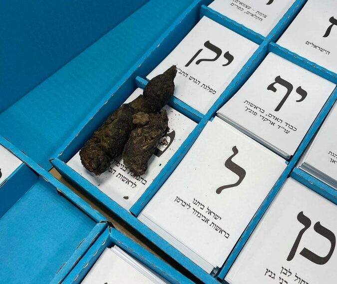 בושה: צואה הונחה על פתקי 'מחל' בקיבוץ בצפון