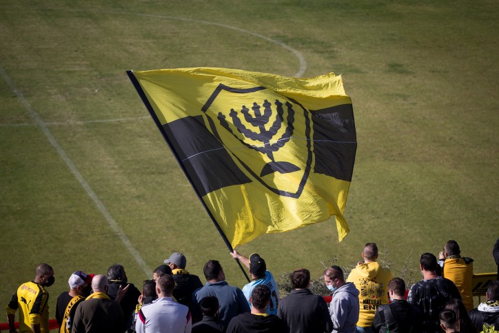 רה"מ הגיע עם עניבה אדומה לטדי | צפו בפאדיחה