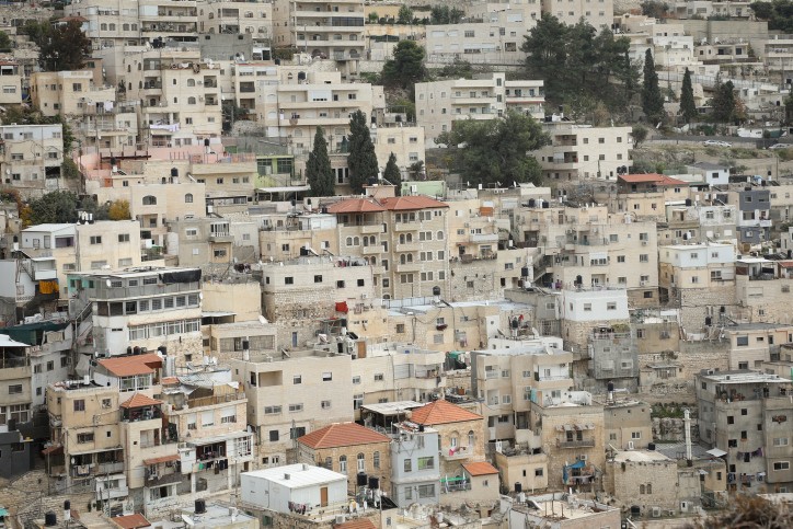 ״הכובש הציוני מפיץ את ארסו": חשד להסתה לטרור בבתי ספר בי-ם