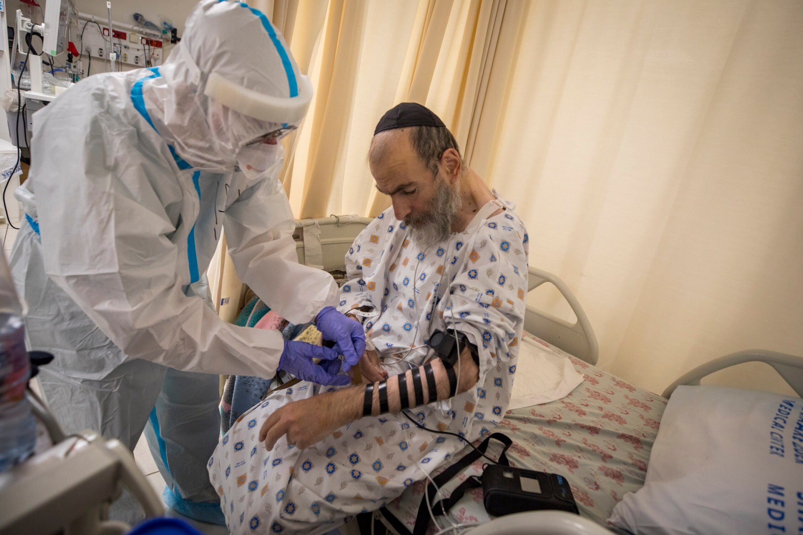 חרדים במחלקת קורונה? בית החולים מעניק אות הוקרה למתנדבים