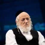 יהודה משי-זהב במצב אנוש, לאחר שניסה לשים קץ לחייו