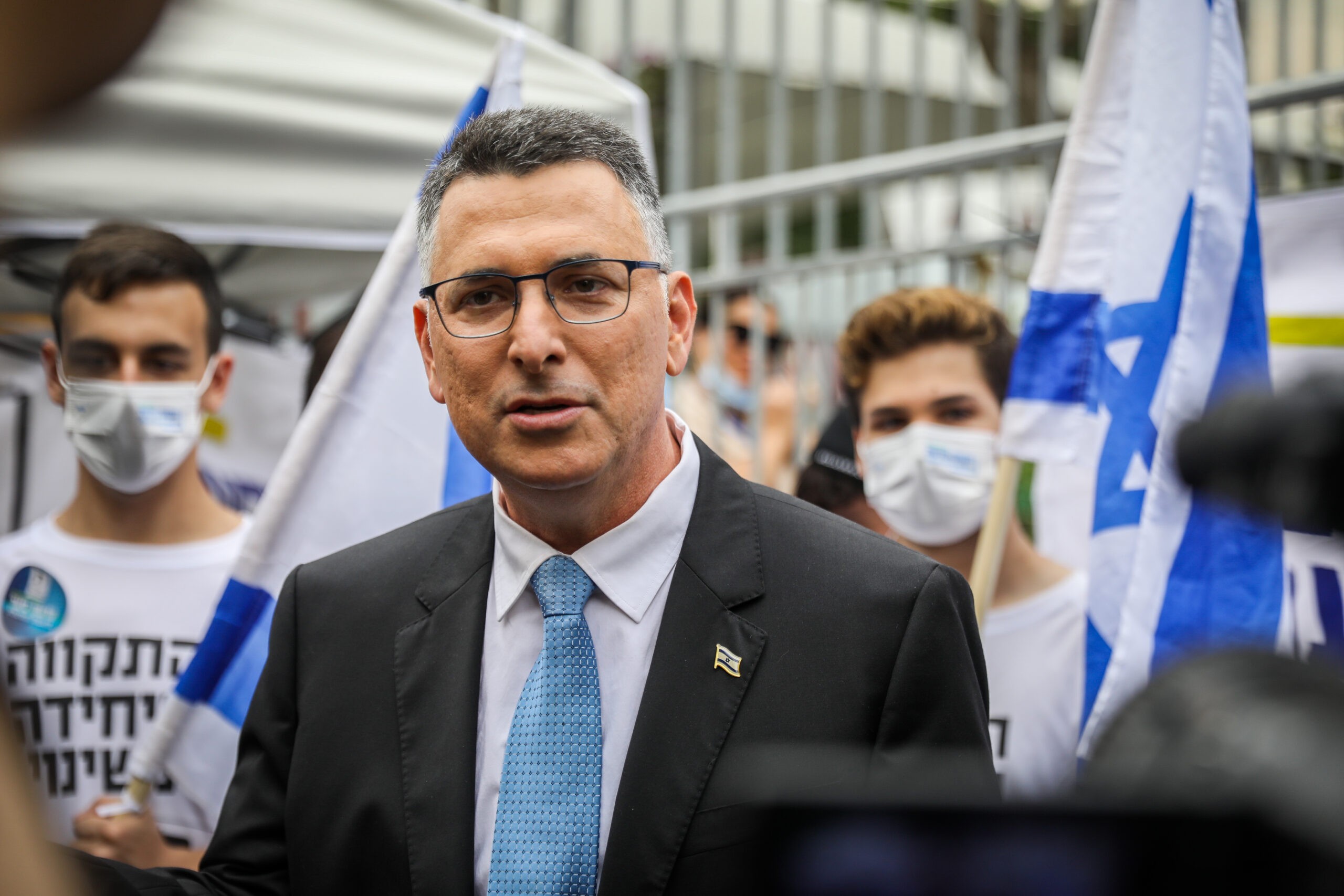 מומחה לשפת גוף על גדעון סער: "יש לו כריזמה של פתית"
