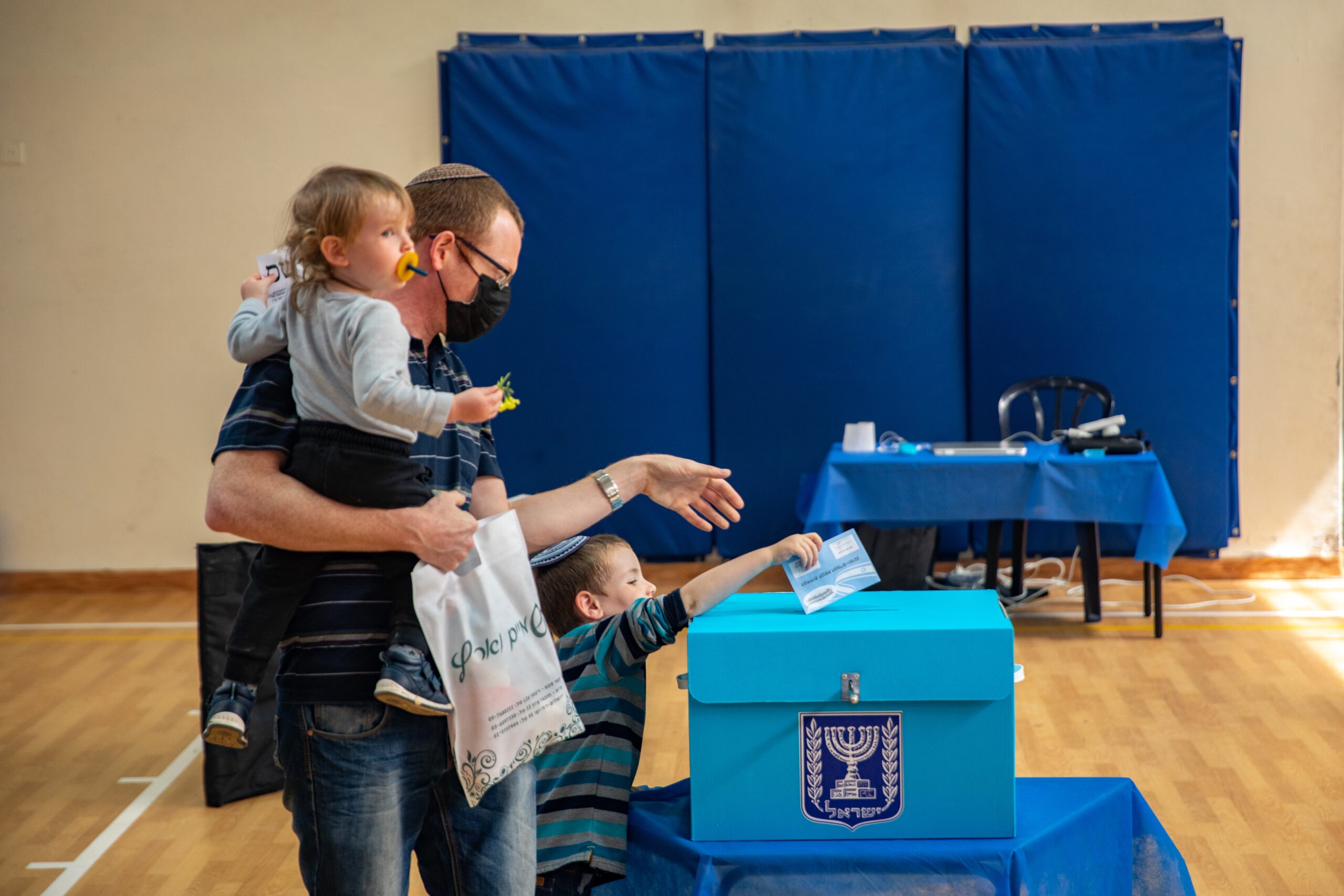 קלפי בבחירות 2021. צילום: אוליבר פיטוסי פלאש 90