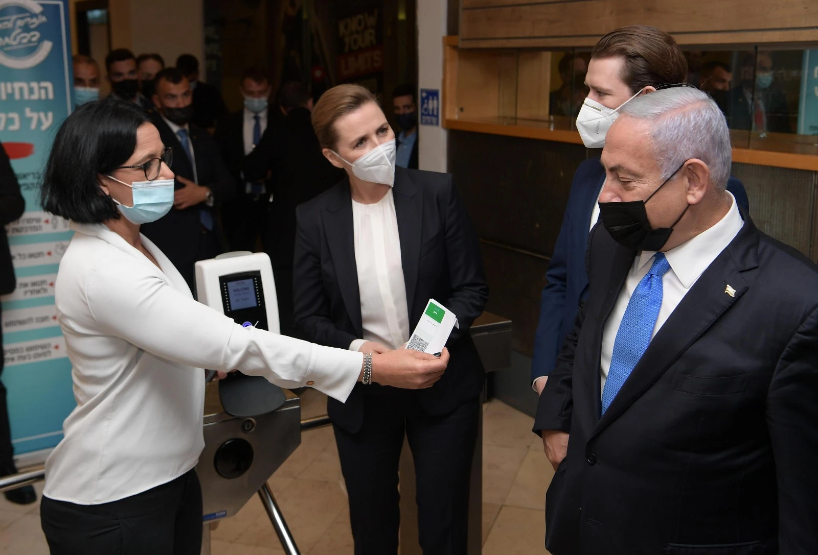 רה"מ: "כנראה שנצטרך לעטות מסכות למשך זמן"