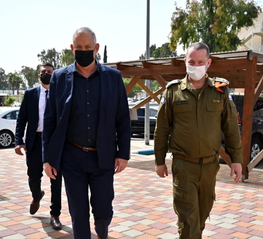 שר הביטחון: "מפקדת אלון תהיה פה עוד הרבה זמן - אין מסיבות סיום"