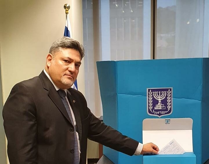 הבחירות החלו: המצביע הראשון לכנסת ה-24