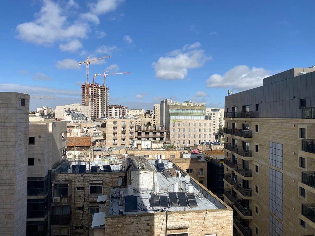 העברה ללא תמורה: כל מה שחשוב לדעת על העברת דירה במתנה