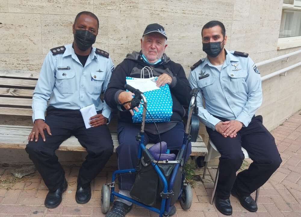 מאות סוהרים התגייסו למיזם למען ניצולי השואה