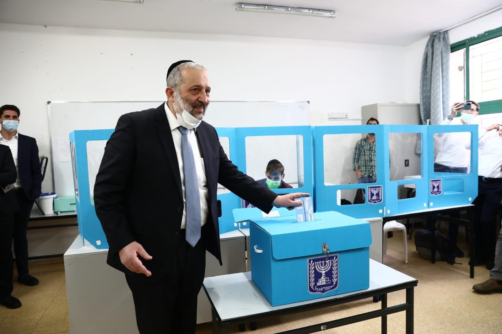 המירוץ של המפלגות: חורשים את השטח