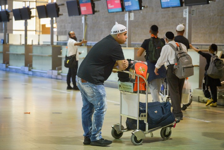 מאות חוזרים מאומן זייפו אישורי בדיקות שליליות לקורונה