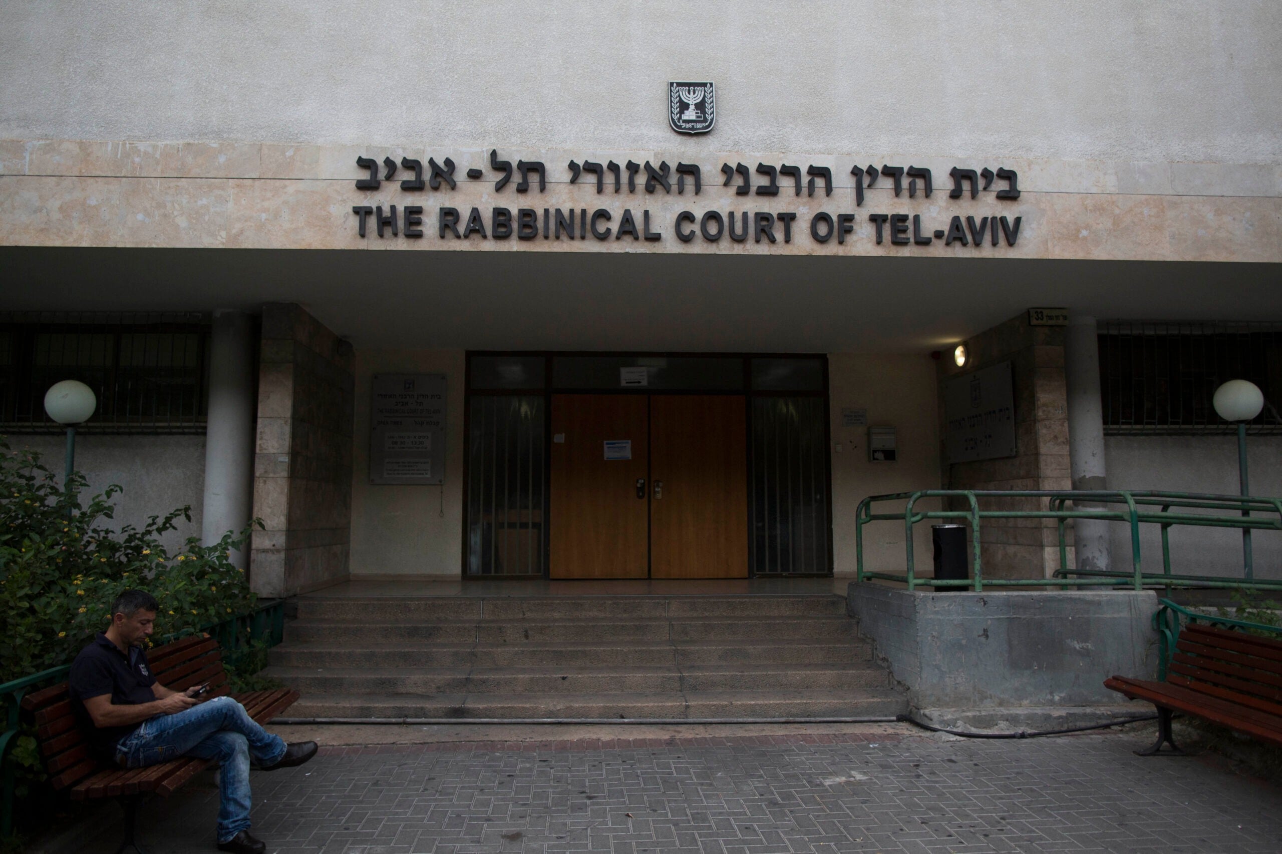 מטריד: המשטרה מתרשלת בתפקידה ובתי הדין הרבניים נפגעים