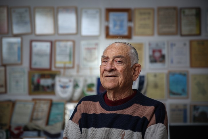 לוחם הלח"י עזרא יכין מספר על שולמית לבנת זמרת המחתרות