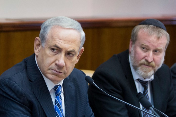 היועמ"ש לשעבר אביחי מנדלבליט וראש הממשלה בנימין נתניהו, ארכיון | צילום: יונתן זינדל, פלאש 90