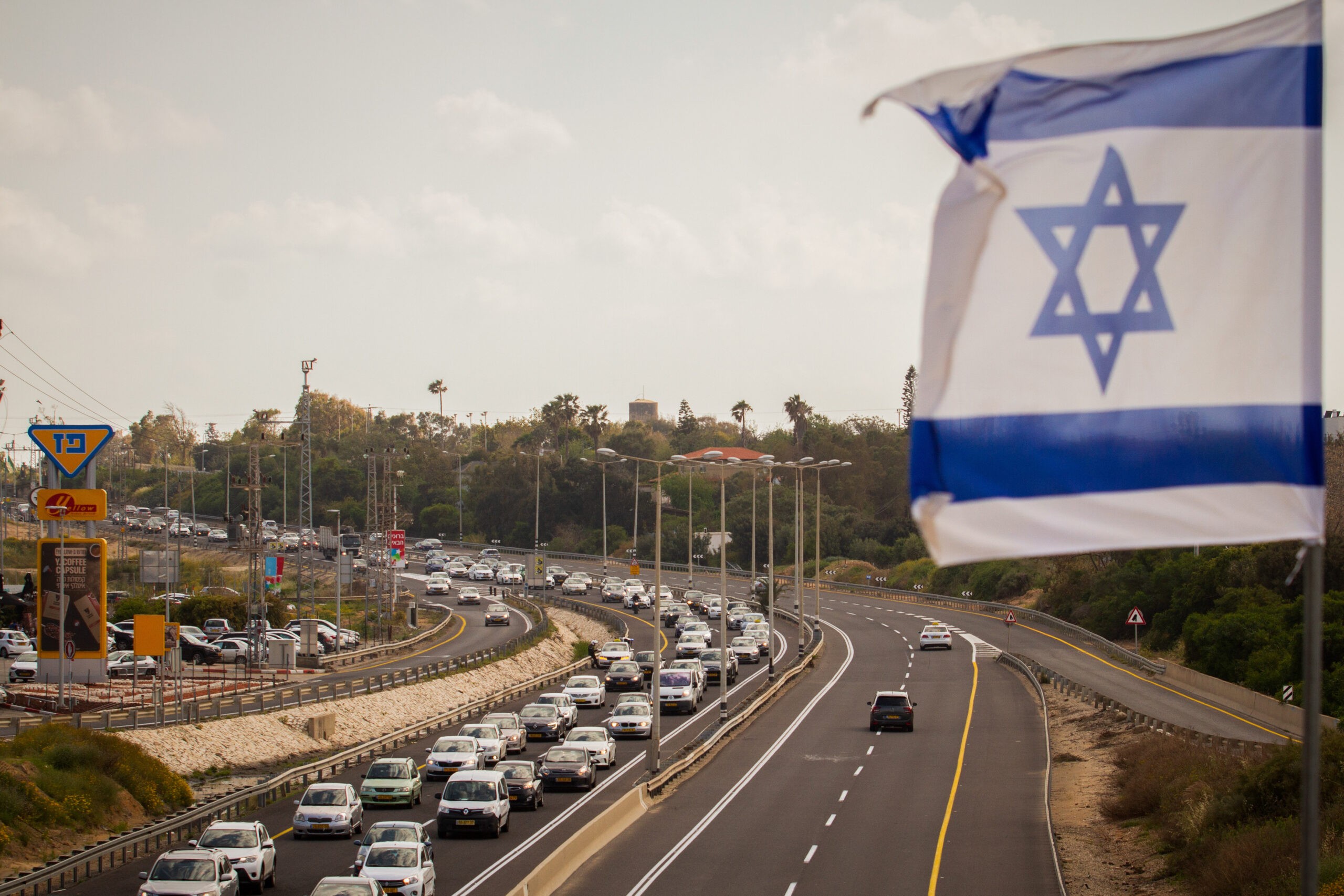 שד' בגין לצפון בירושלים נחסמו בעקבות מטען שנשמט ממשאית