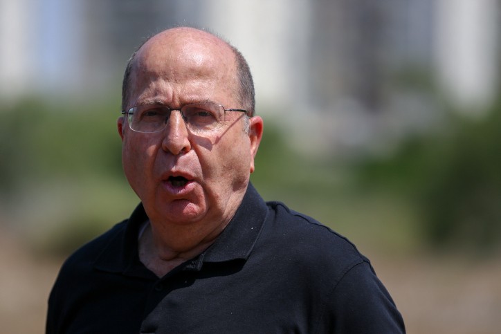 בוגי יעלון רומז: ההסלמה מול איראן - בעקבות משפט נתניהו