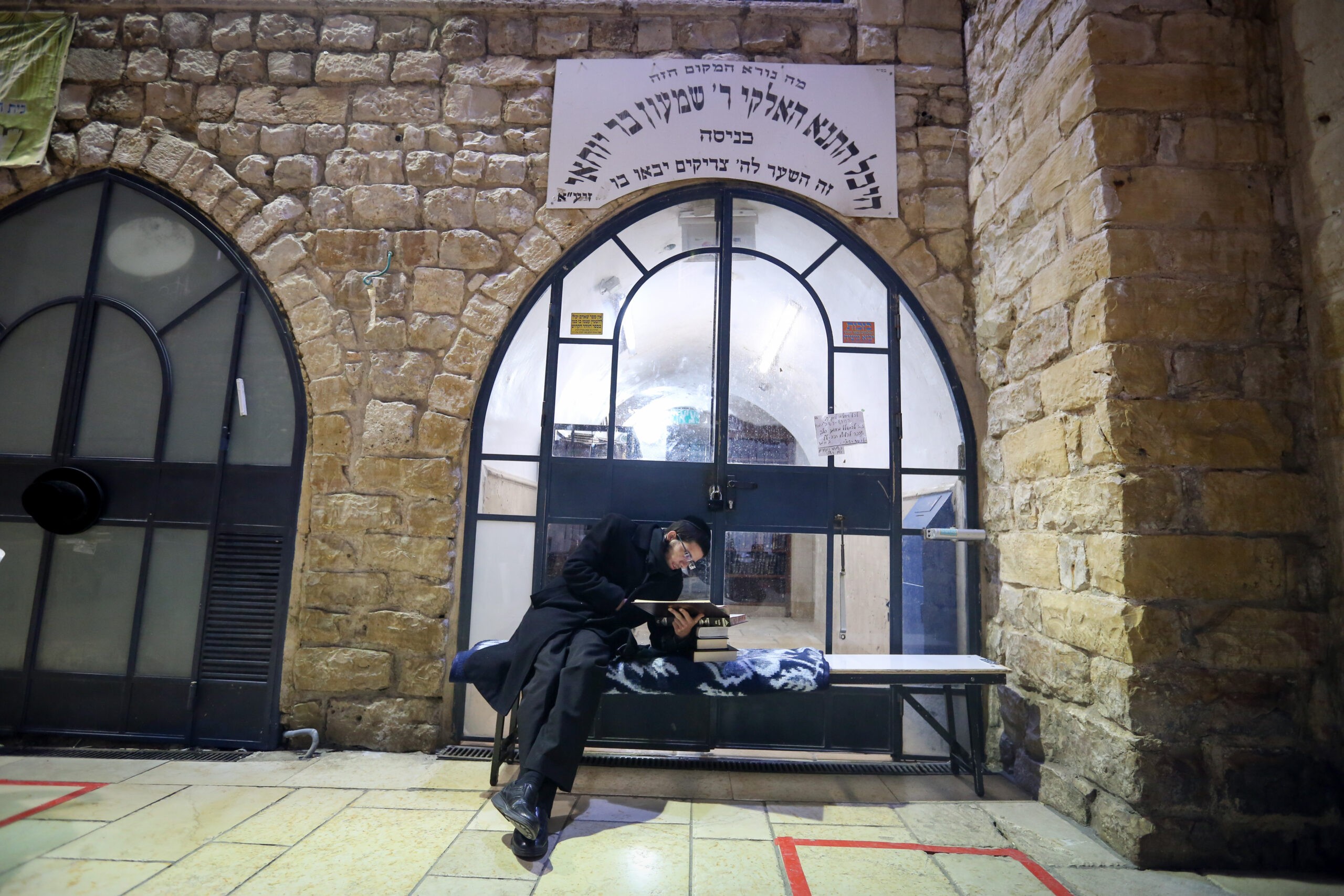 מתכוננים להילולת הרשב"י: מעשי החסד של משפחת בולטון לאורחי הציון