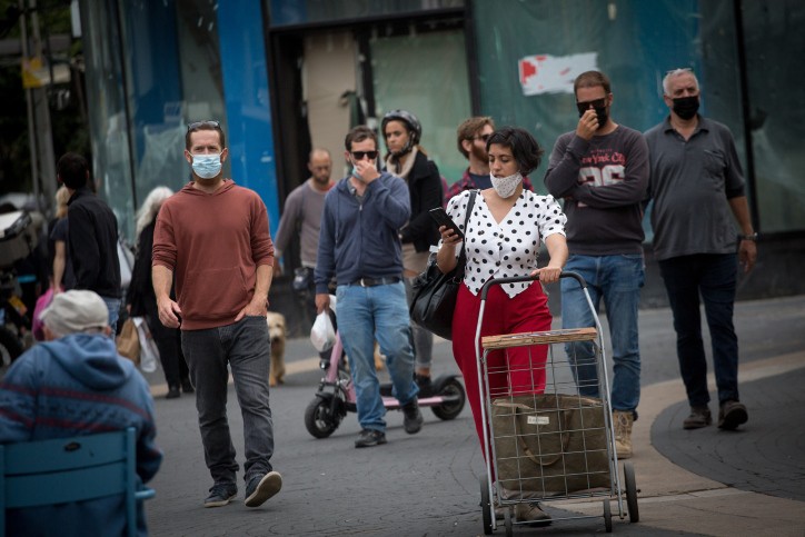 ממחר: תבוטל חובת עטיית מסיכות בשטח פתוח