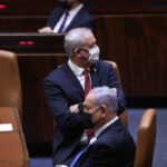 חילופי האשמות בין הליכוד לכחול לבן – רכש החיסונים עדיין מתעכב