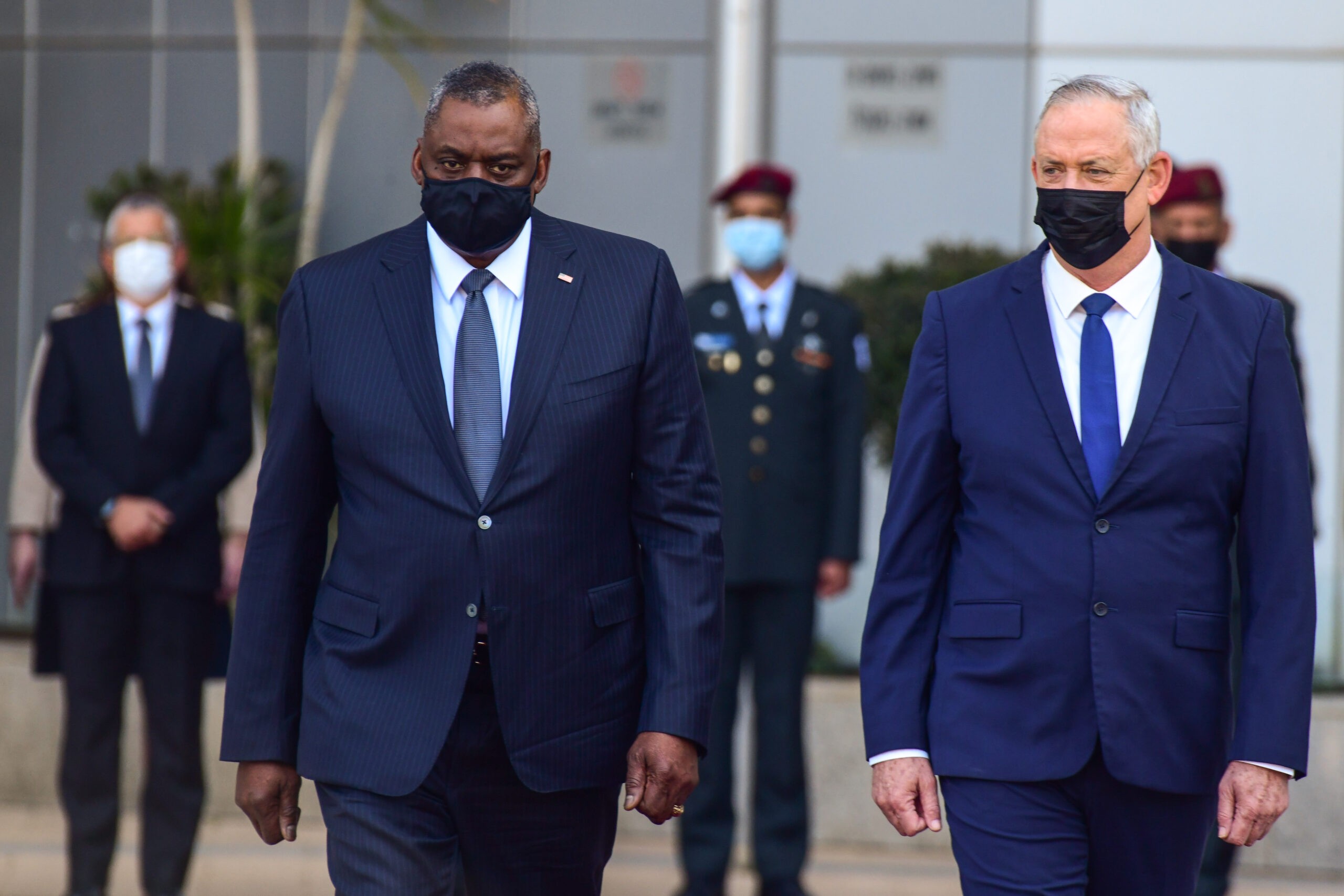 גנץ שוחח עם מזכיר ההגנה האמריקני: "למנוע מאיראן להשיג נשק גרעיני"