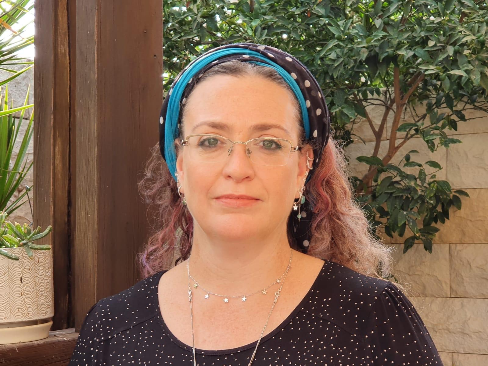 ציפי הרפנס מנהלת תיכון מבאר שבע תשיא משואה | האזינו לשיחת הבשורה