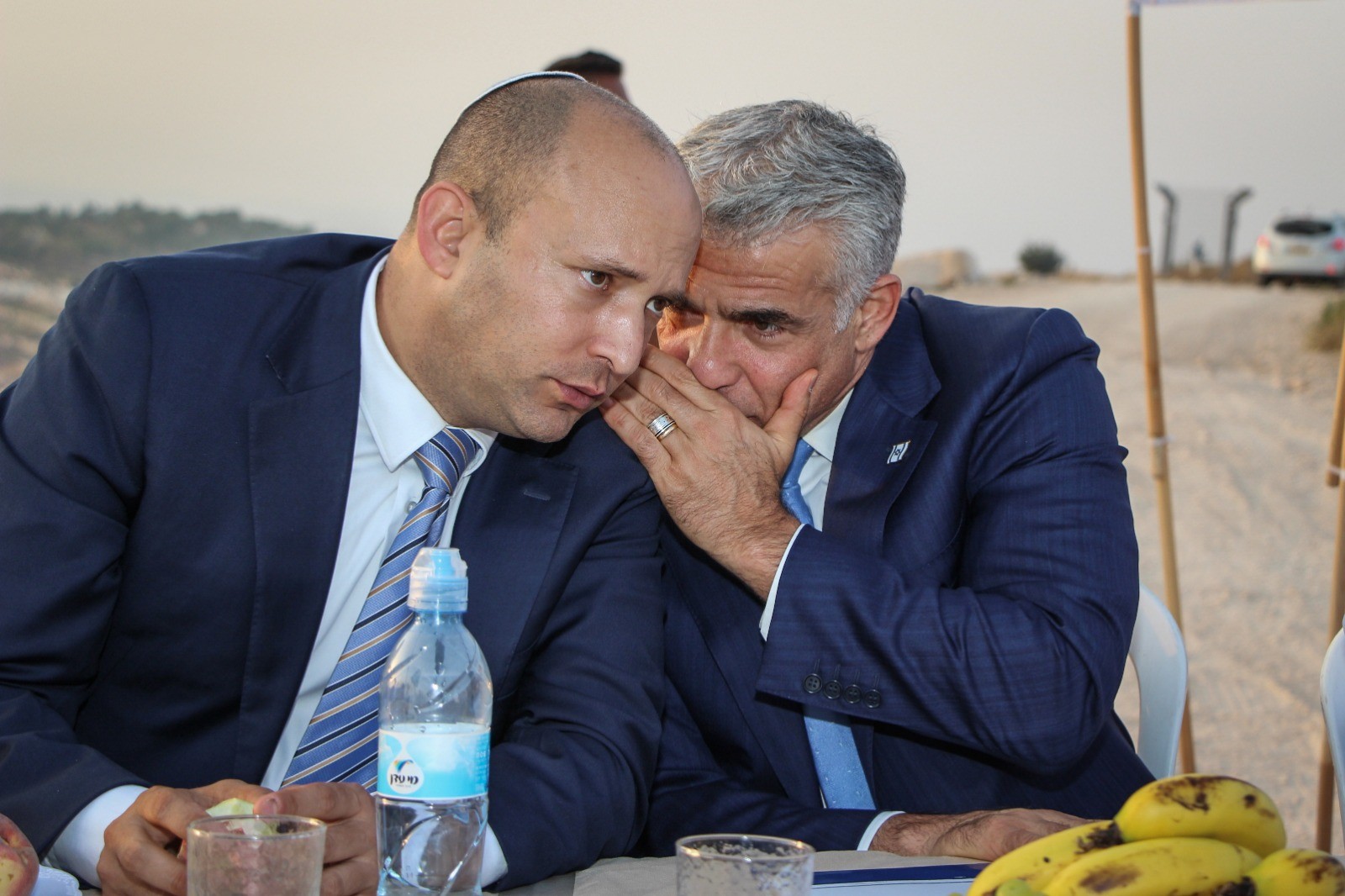 ראש הממשלה בנט ושר החוץ לפיד. צילום: גרשון אלינסון, פלאש 90