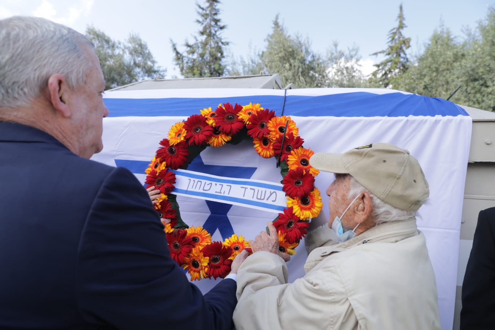 80 שנה לפלמ"ח: המשוריינים נצבעו בדגלי ישראל