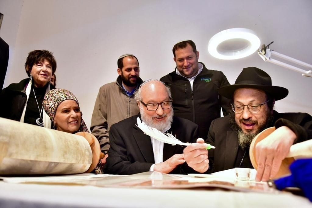 אסתר פולארד על המסע להכנסת ספר התורה | צפו