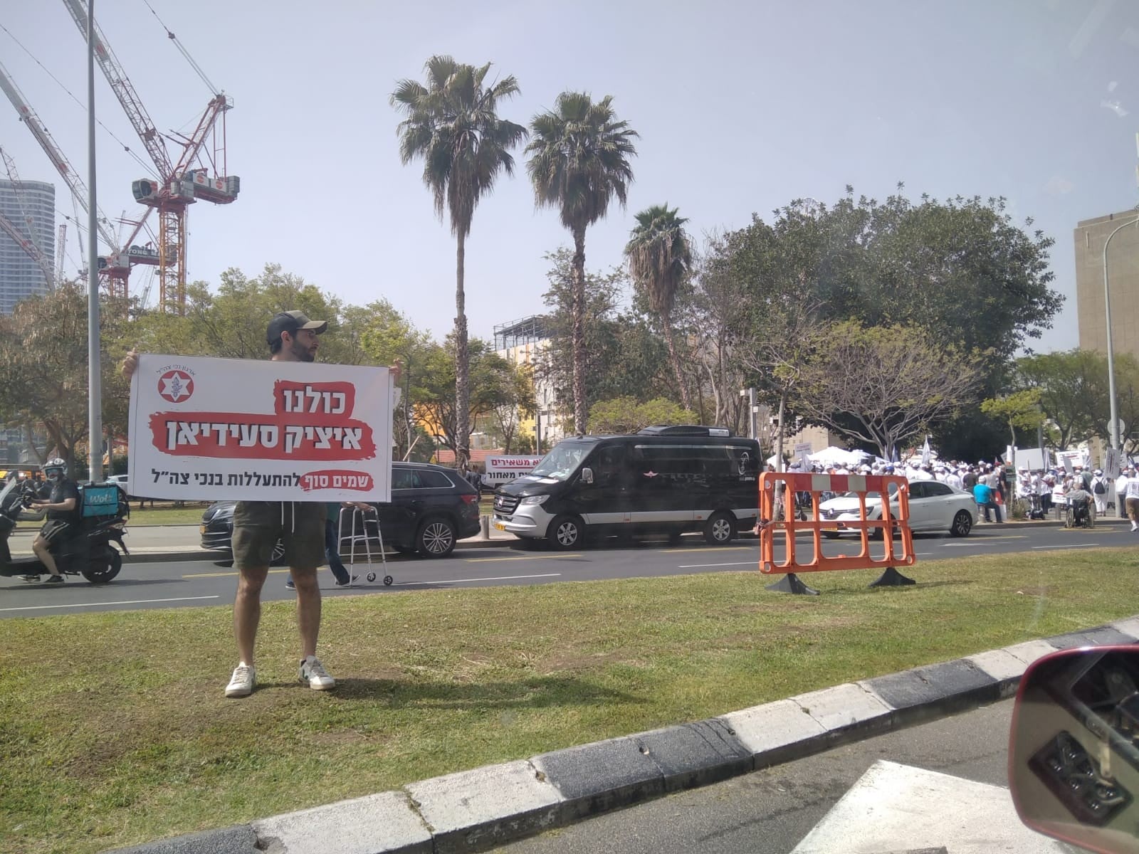 קילומטרים ספורים מההפגנה בקריה: הסתיים ניתוחו של איציק סעידיאן