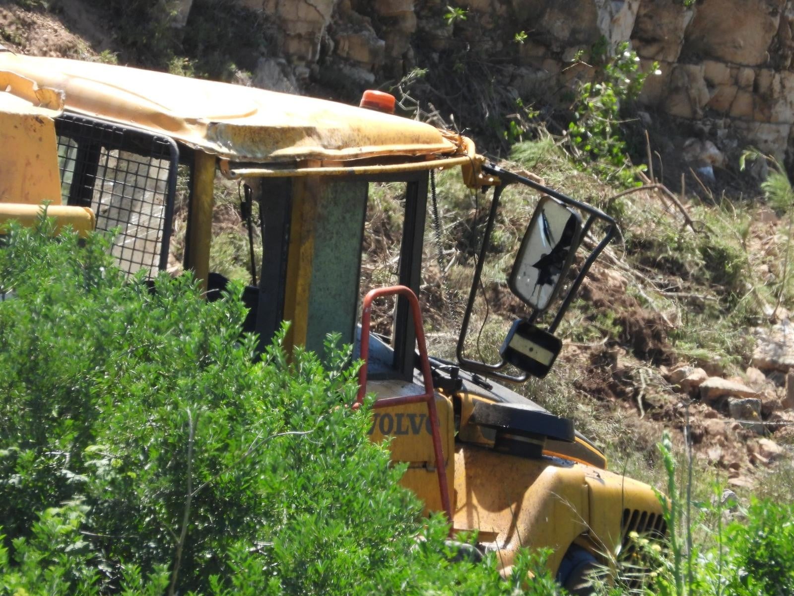 רכב צבאי התהפך לתוך שדה מוקשים - הנהג נפצע וחולץ