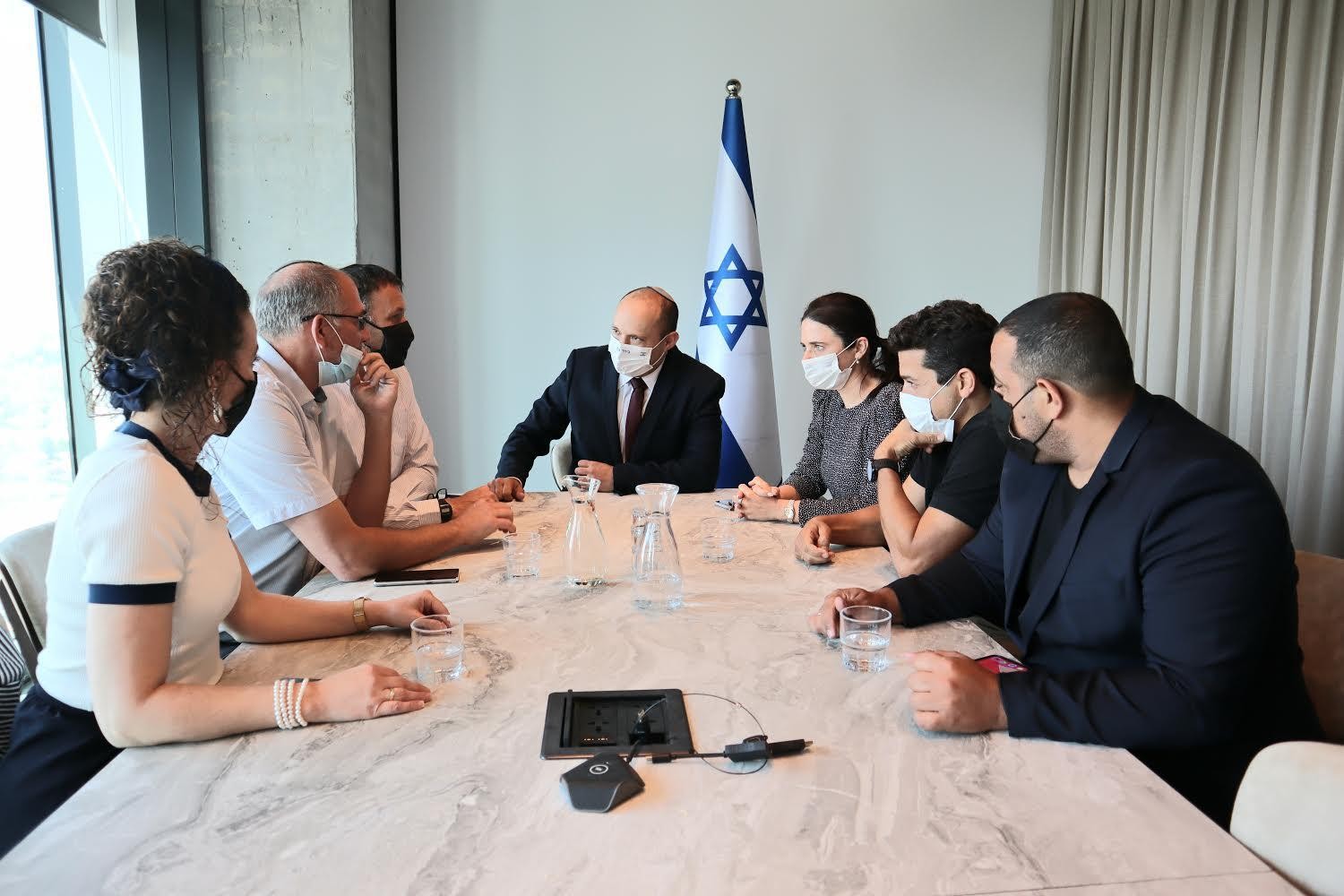 הפלונטר בימינה: רה"מ החליפי בנט מתפצל מהמפלגה