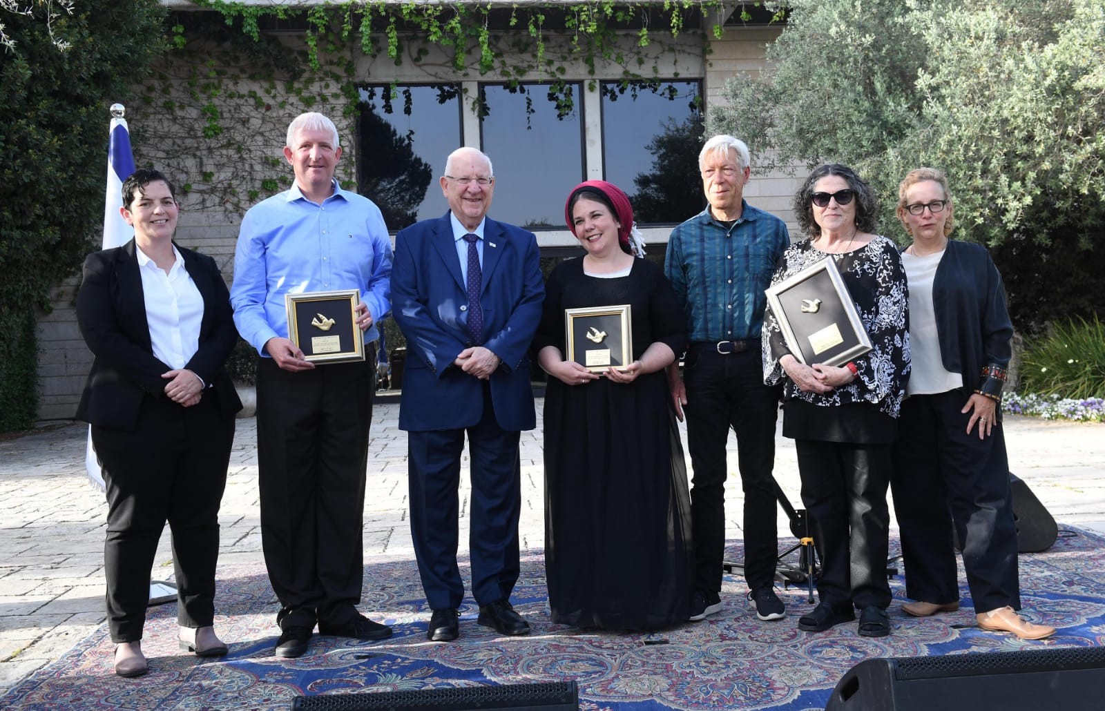 הפרס לשירה עברית מטעם בית הנשיא הוענק למשוררת שלומית אפפל