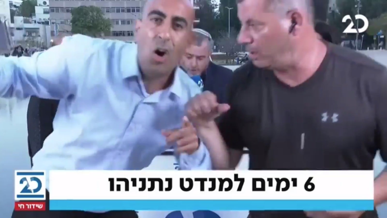 פעיל השמאל ברק כהן מתפרץ ומפריע לשידור ערוץ 20 | צפו