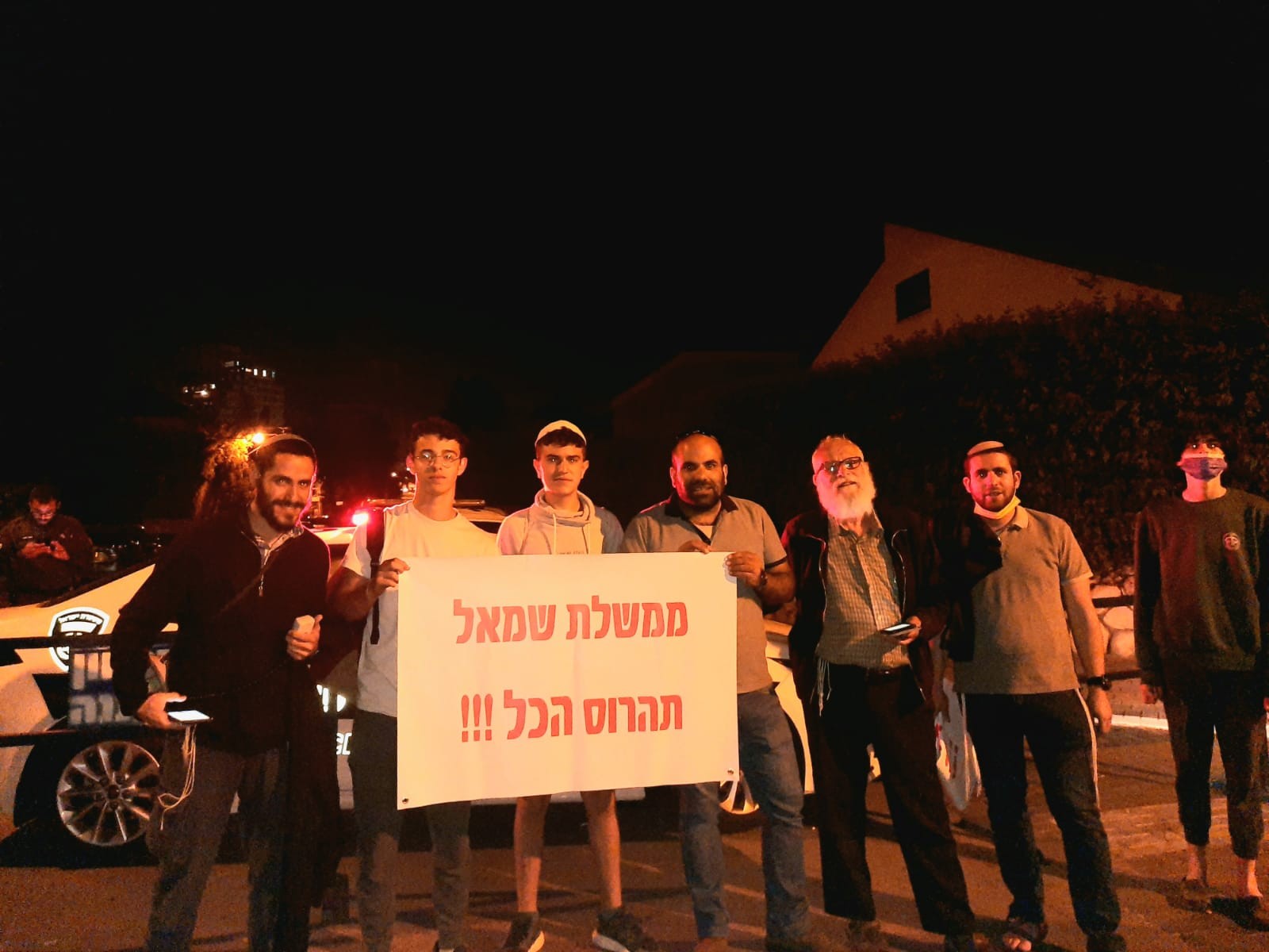 הפגנה מול ביתו של בנט: "לא להקמת ממשלת שמאל" | צפו